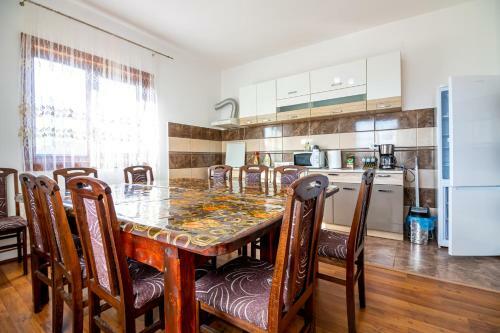 Hostal Pensiunea Day & Deny