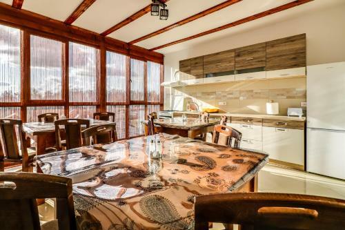 Hostal Pensiunea Day & Deny