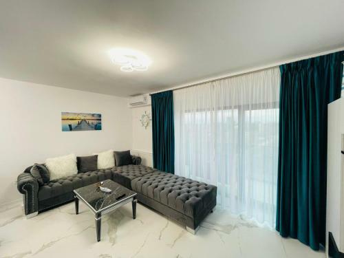 Gray Apartment Mamaia Nord