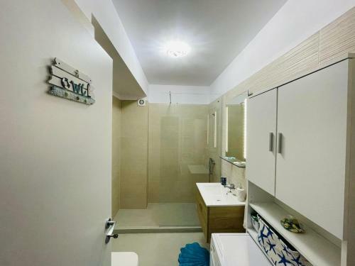 Gray Apartment Mamaia Nord