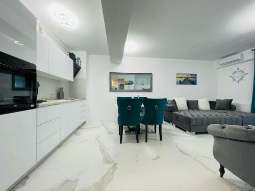 Gray Apartment Mamaia Nord