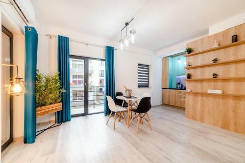 Summer Quantum Valentine's Apartment