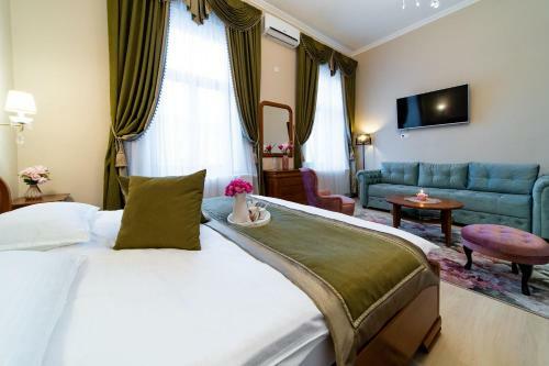 Central Harmony Apartment