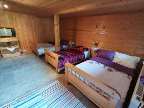 Fontana Erd�lyi Vend�gh�z