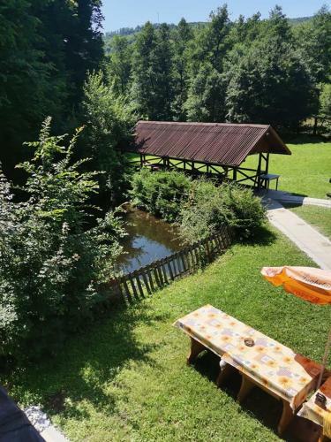 Fontana Erd�lyi Vend�gh�z