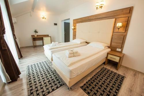 Hostal Pensiunea Carul Cu Flori