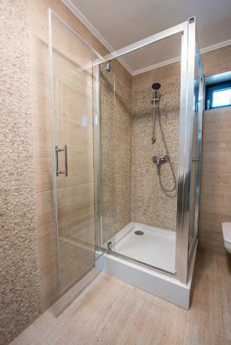 Hostal Pensiunea Carul Cu Flori