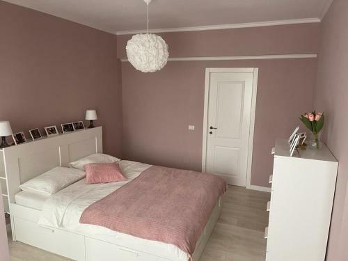 Villa Vila de Lux In Otopeni 3 Dormitoare Si Living