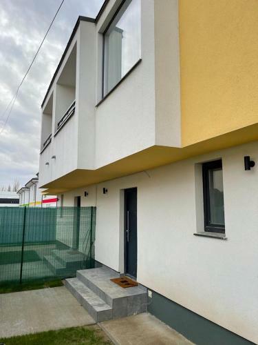 Villa Vila de Lux In Otopeni 3 Dormitoare Si Living
