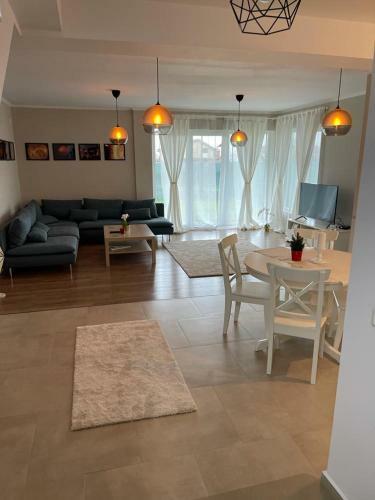 Villa Vila de Lux In Otopeni 3 Dormitoare Si Living