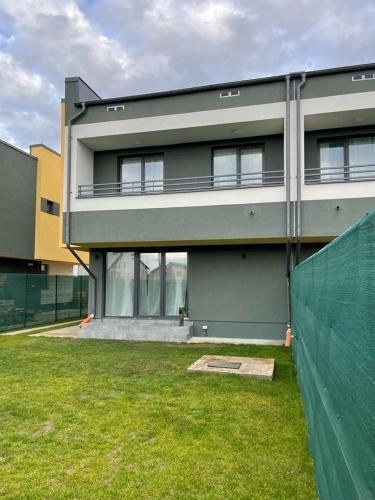 Villa Vila de Lux In Otopeni 3 Dormitoare Si Living