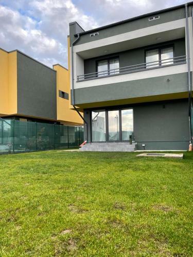 Villa Vila de Lux In Otopeni 3 Dormitoare Si Living