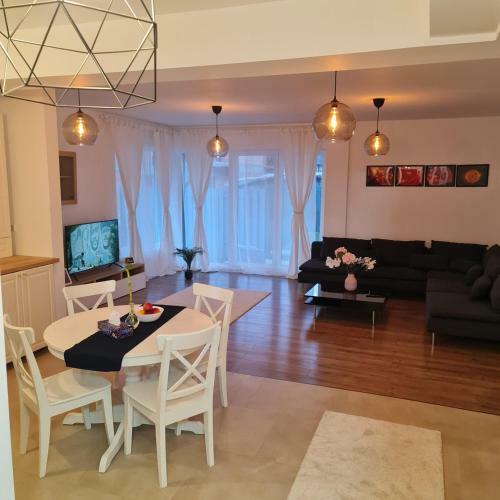 Villa Vila de Lux In Otopeni Cu Living Si 3 Dormitoare