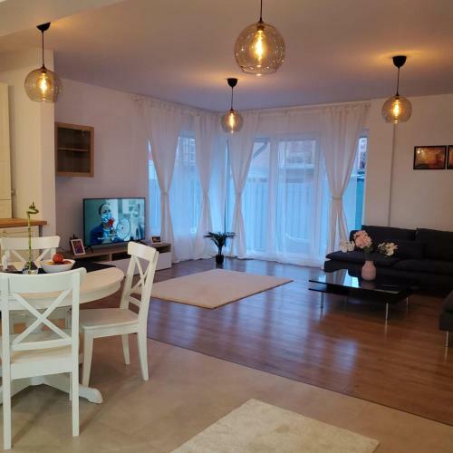 Villa Vila de Lux In Otopeni Cu Living Si 3 Dormitoare