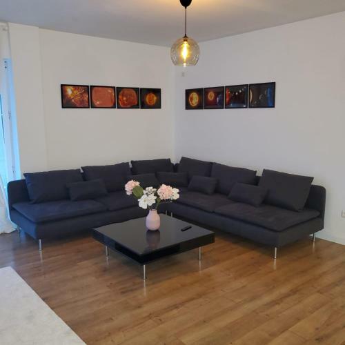 Villa Vila de Lux In Otopeni Cu Living Si 3 Dormitoare