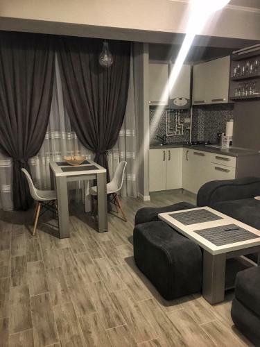 Arthemis Apartment