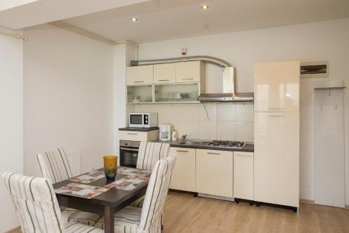Green Lake Apartment 13
