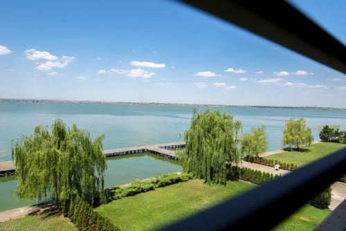 Green Lake Apartment 13