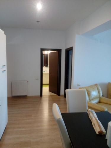 Green Lake Apartment 13