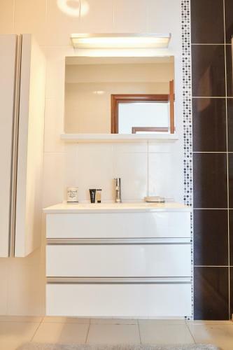 Sailing Lake Mamaia Apartment
