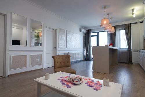Oasis By The Lake - Solid Residence Mamaia Apartment