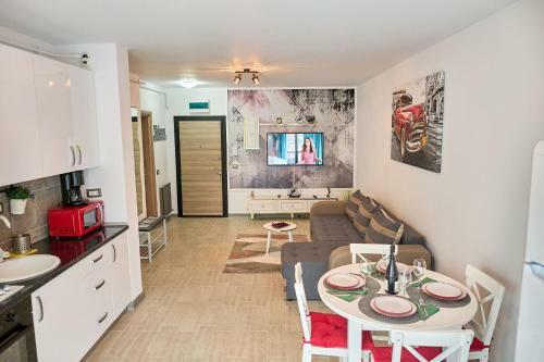 Comfy Apartment Alezzi Spa N Pools Beach Resort