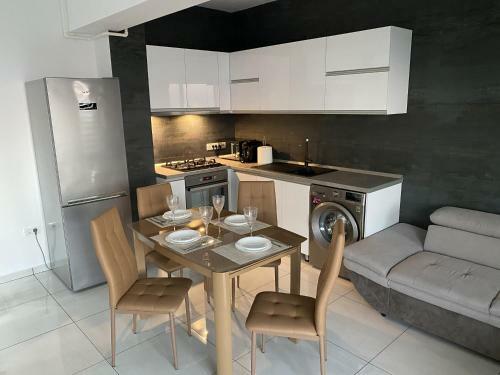 Moonlight Summer Apartment