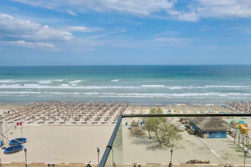 Crazy Sea View 2br Apartment Alezzi Spa Pools Parking