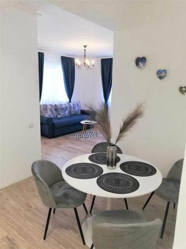 Aqua Blue Apartment Mamaia