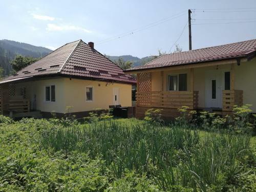 Cabanute Pitoresti Poiana Largului