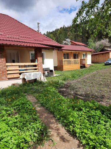Cabanute Pitoresti Poiana Largului