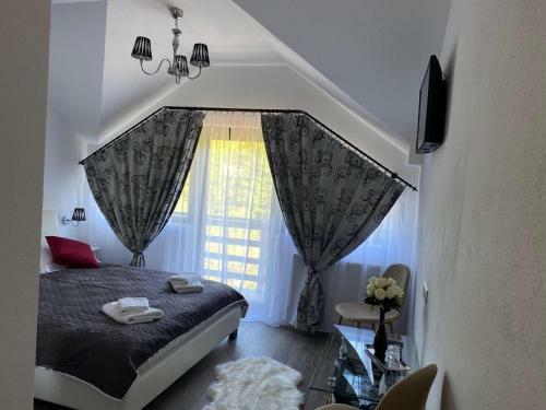 Hostal Perla Muntilor Ponoarele, Padurea De Liliac