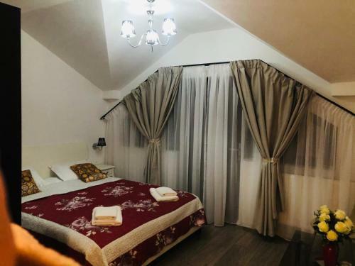 Hostal Perla Muntilor Ponoarele, Padurea De Liliac