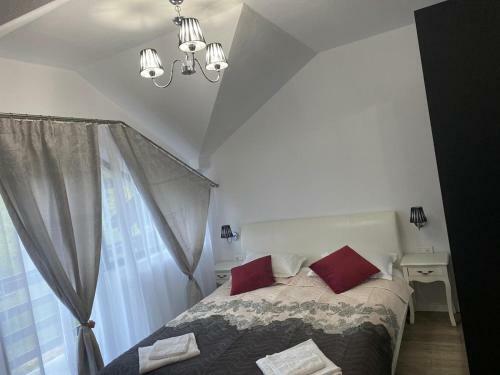 Hostal Perla Muntilor Ponoarele, Padurea De Liliac