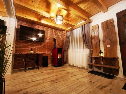 Bear's Lair Chalet