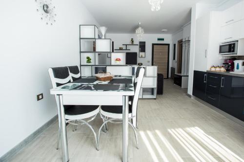 Apartament Black&white 5