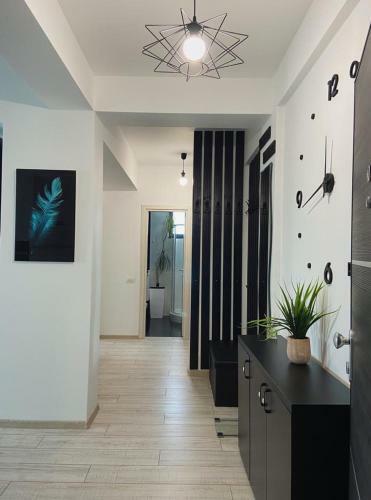 Peacock Apartament- Stefan Building