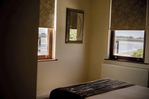 Hostal Shard Riverside