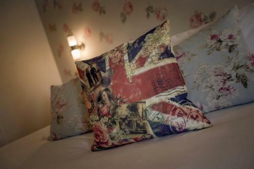 Hostal Shard Riverside
