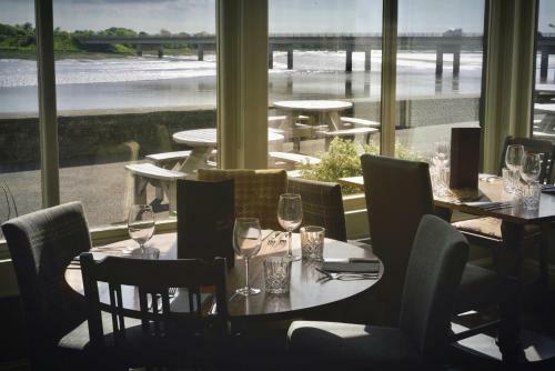 Hostal Shard Riverside