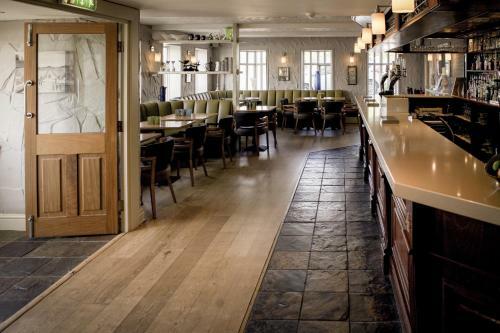 Hostal Shard Riverside