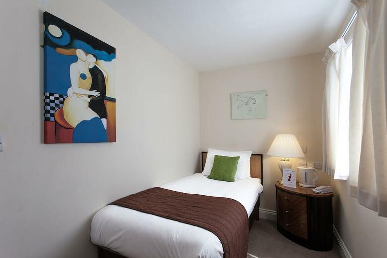 Russ Hill Hotel