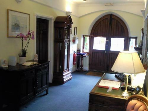 Trumbles Gatwick B&B