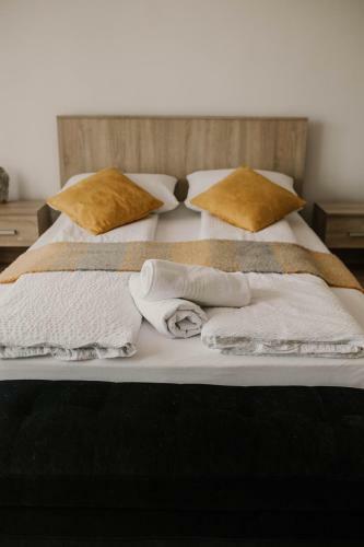 Paula Apartment & Rooms
