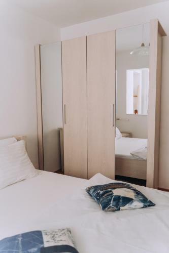 Class Apartments