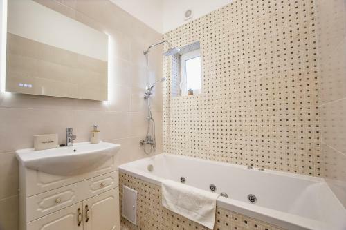 Wonderful 2 Bedroom Central Apartment