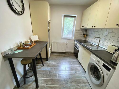 Highland Home - Lovely Cozy Apartment With Netflix