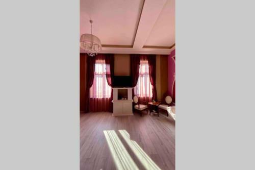 Budoir Royal Apartment