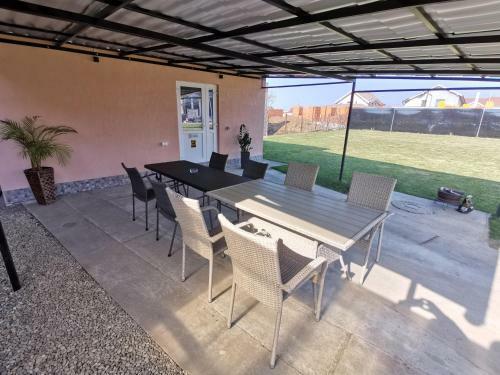 Casuta Cu Tei-lime House