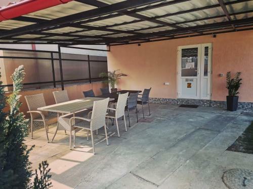 Casuta Cu Tei-lime House